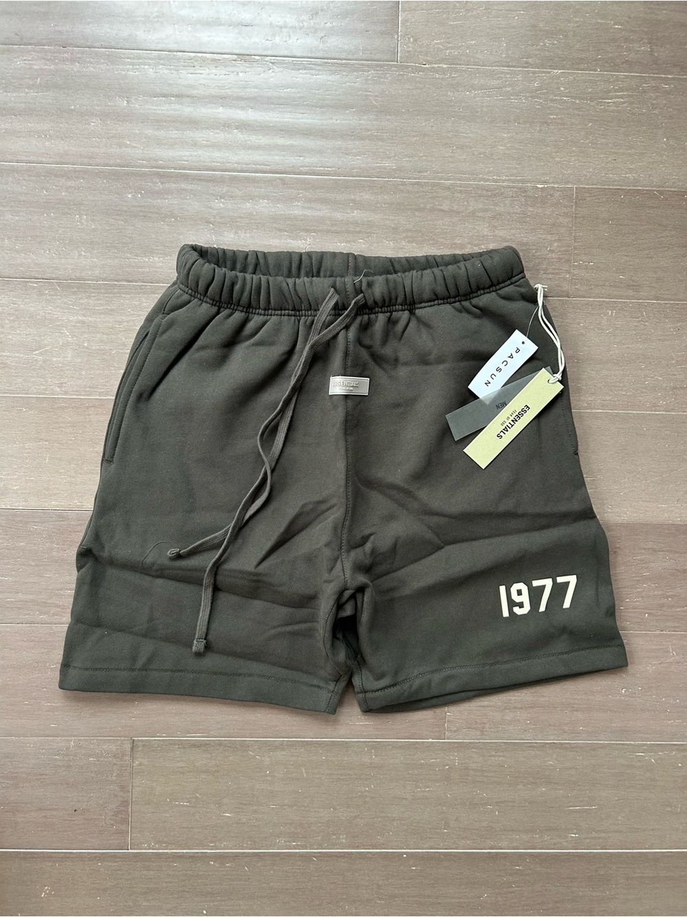 Essentials Fear of God Iron 1977 ss22 shorts brand new size small